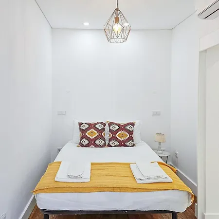 Like A Typical Portuguese House With Private Patio Апартаменти Лісабон