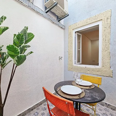Like A Typical Portuguese House With Private Patio Appartamento