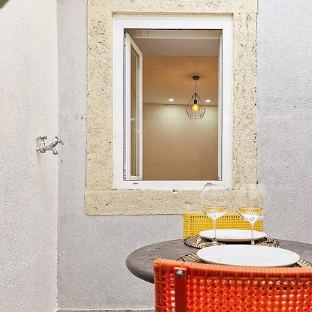 公寓 Like A Typical Portuguese House With Private Patio *