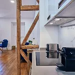 Like A Typical Portuguese House With Private Patio アパート *