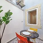 Like A Typical Portuguese House With Private Patio アパート