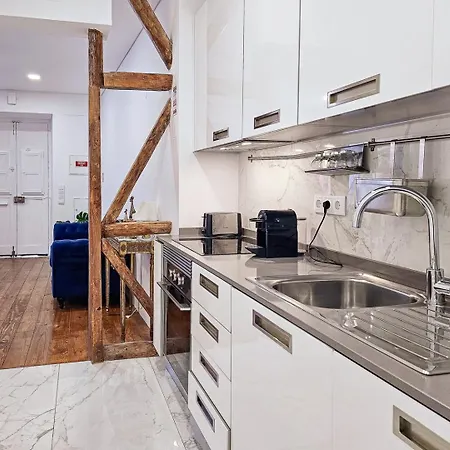 Like A Typical Portuguese House With Private Patio * Lissabon